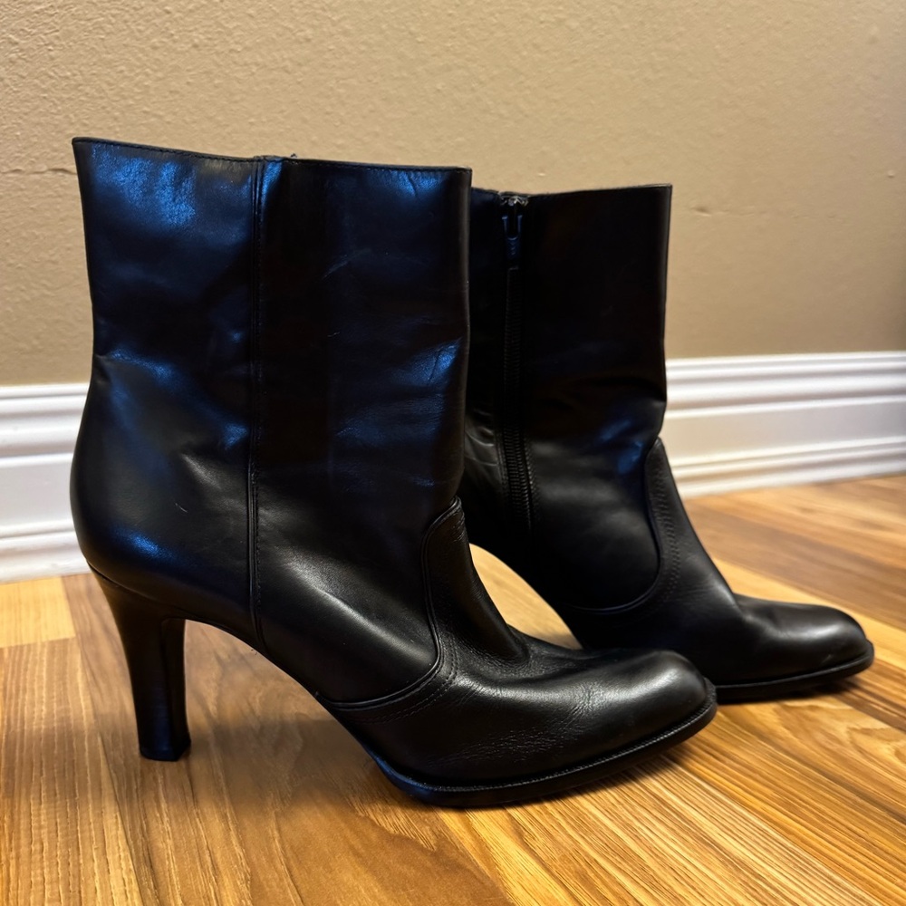 Women's Audrey Brooke black leather ankle booties, size 8.5M, 3" heel, pre-owned